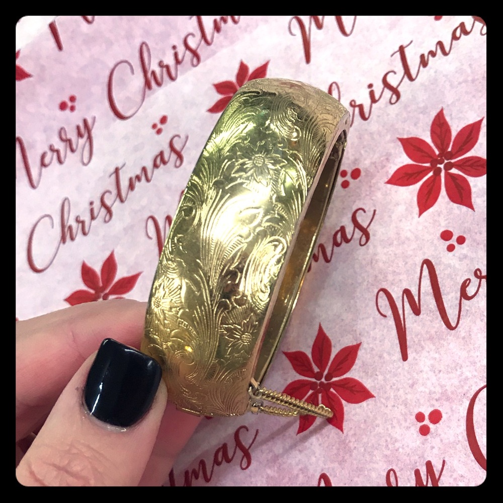 Gorgeous Gold Toned Bracelet